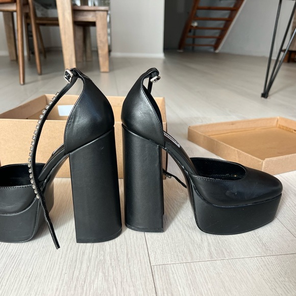 Steve Madden Black Leather Chunky Heels - Picture 8 of 14